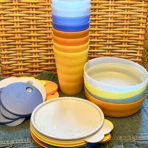Tupperware Bowl (4) and Cup (8) Set with Lids